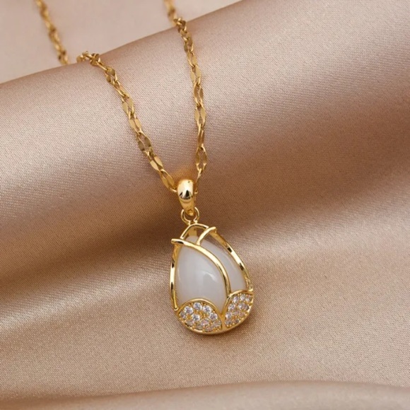 18k Gold Electroplated Tulip Crystal Opal Pendant With Signity Stones Necklace - Picture 4 of 4